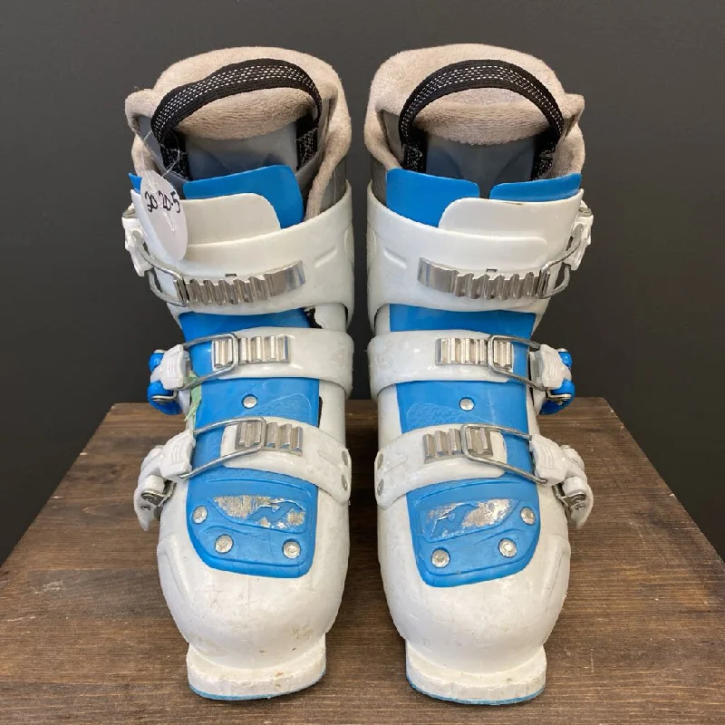 Nordica - Kid's Team 3 Firearrow Downhill Ski Boots - MSRP $190: White Blue -children-20-20.5